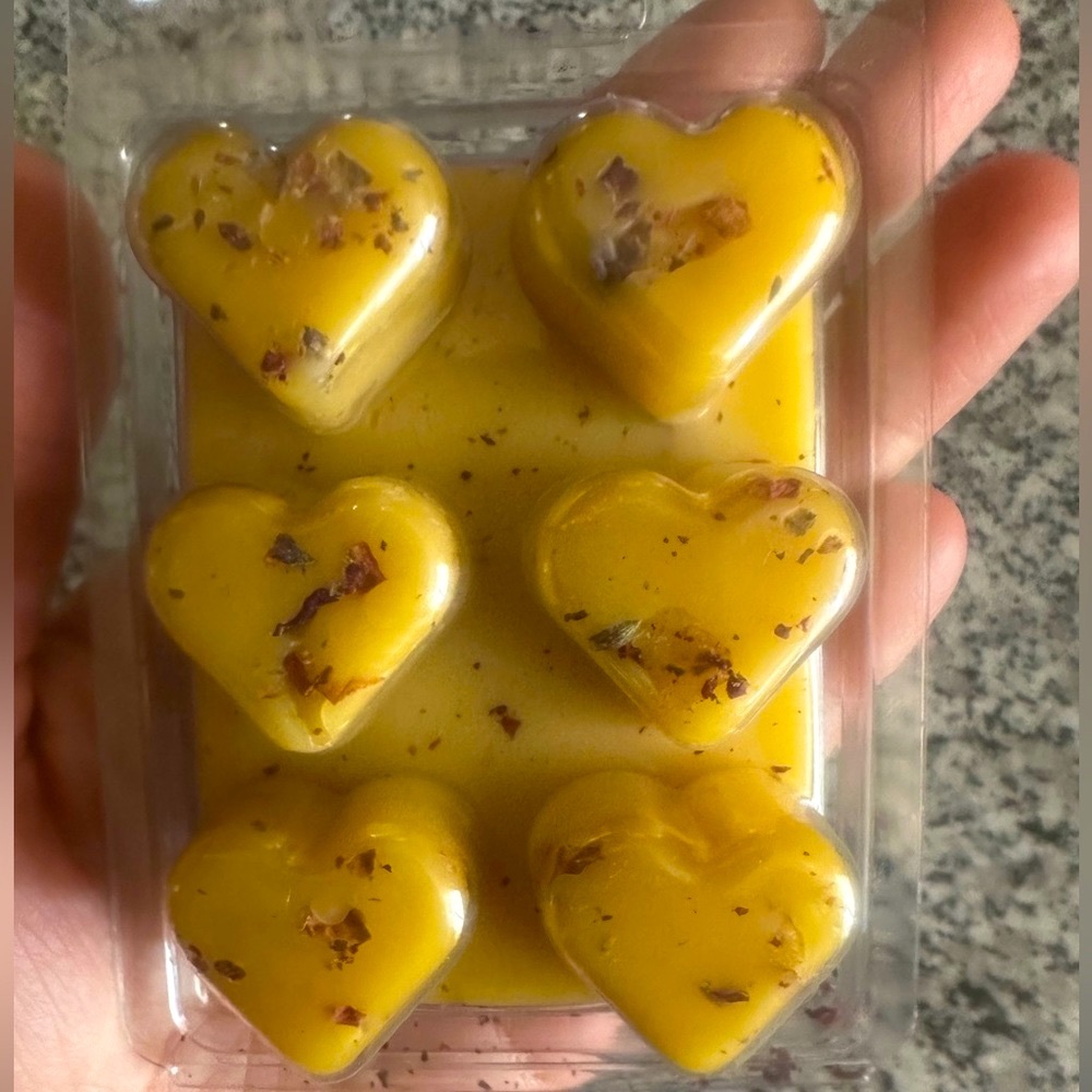 Heart Shaped Beeswax Melt with Organic Rose Buds